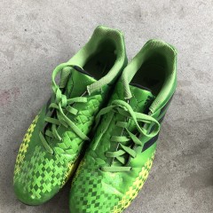 专业出口二手鞋子，精品二手国际品牌足球鞋