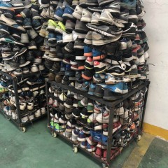 济南工厂专业从事旧鞋子出口！！！