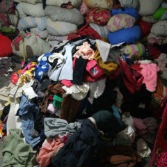大量旧衣服、鞋、包、羽绒服、羊毛衫、毛绒玩（丝棉）、棉花被