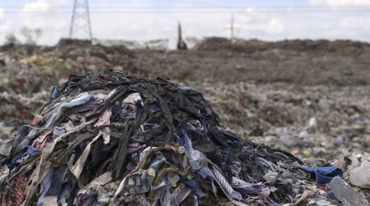 废弃衣服造成环境污染
