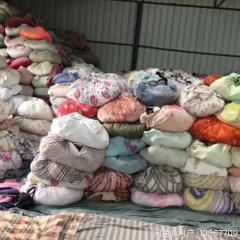 大量回收旧衣服统货，夏装，秋冬装，毛线，二白，羽绒服，鞋子包包。