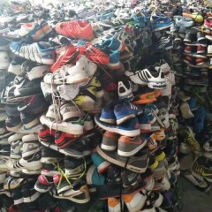 广州工厂长期面向全国回收各种精品鞋！有货的联系！