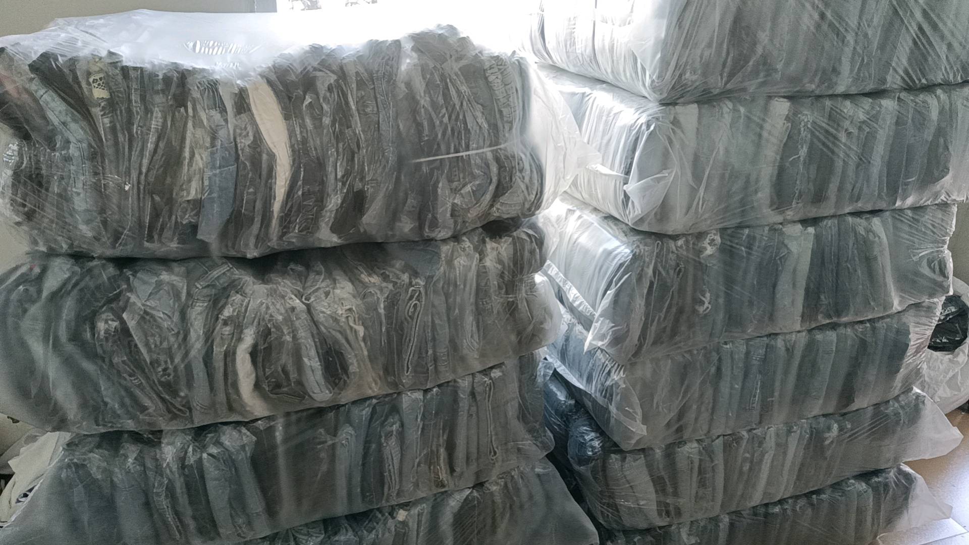 常年供应牛仔短裤短裙，牛仔裤